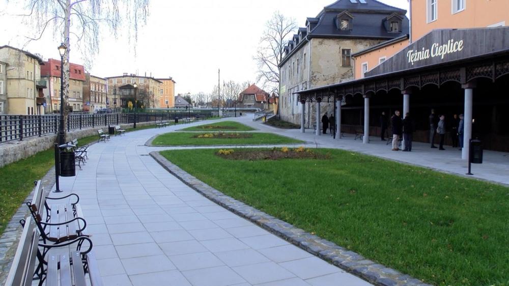 Appartement Apartament "Jelen" Jelenia Góra Extérieur photo